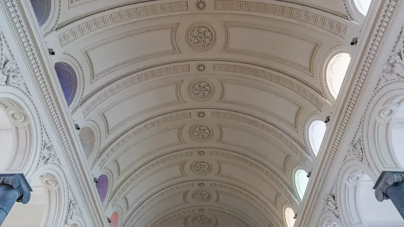Verputztes Tonnengewölbe in einem Altbau